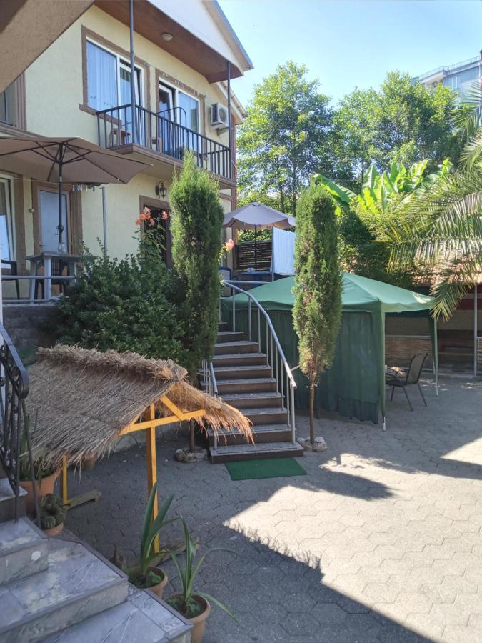 Гостевой Дом Нино Махинджаури Экстерьер фото